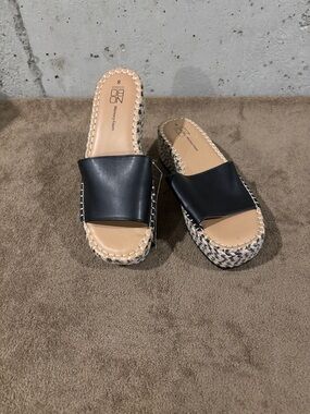 No Boundaries Black Slide Platform Mules with Woven Espadrille Sole - Size 8